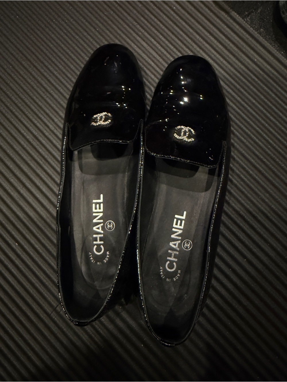 CHANEL Black Patent Leather CC Logo Ballet Flats